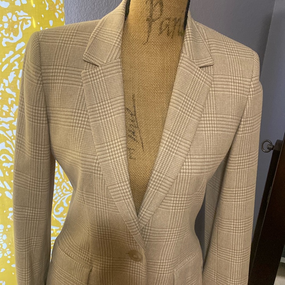 Elie Tahari beige jacket, perfect for work or fall looks with jeans/brown boots.